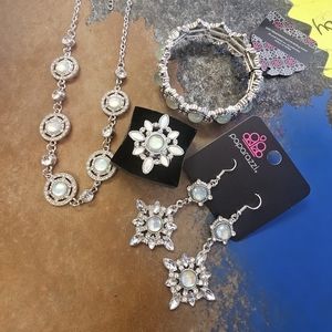 4 piece set of paparazzi jewelry